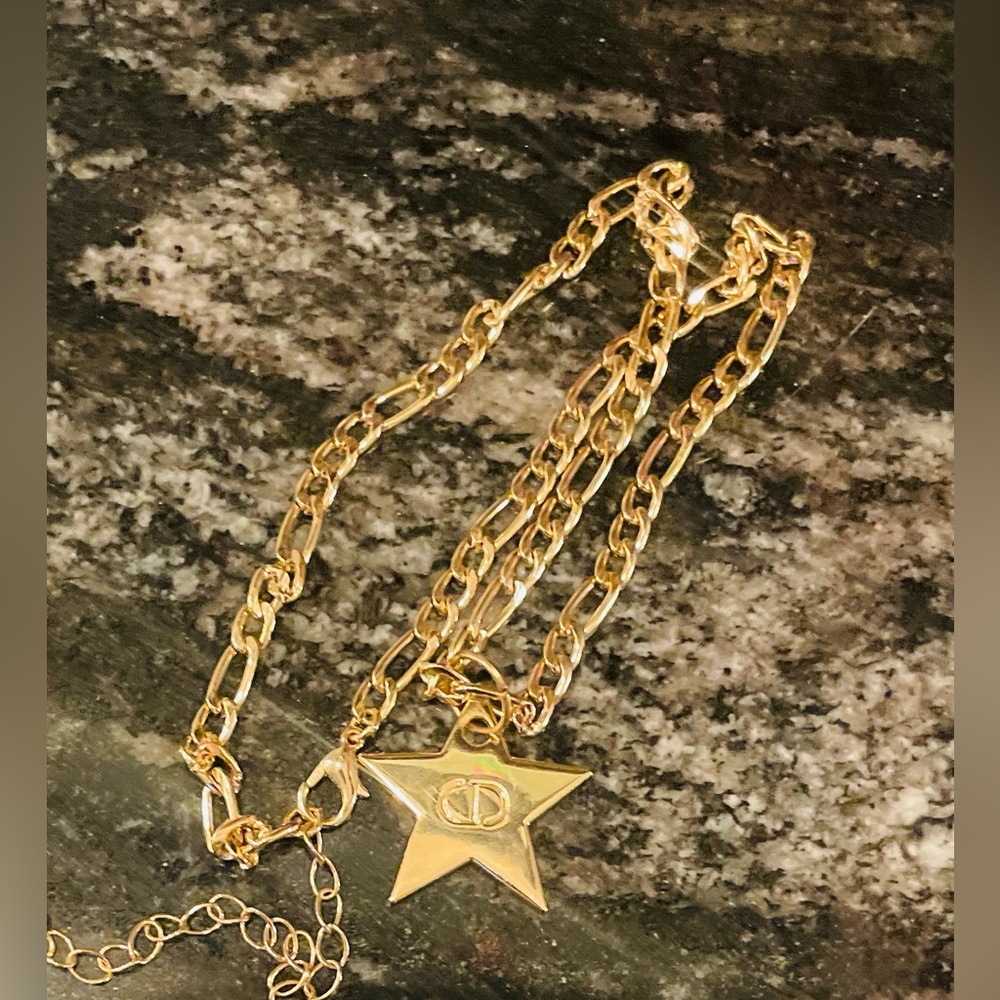 Gorgeous Authentic Iconic Dior CD Star with Figaro chain - Picture 3 of 7